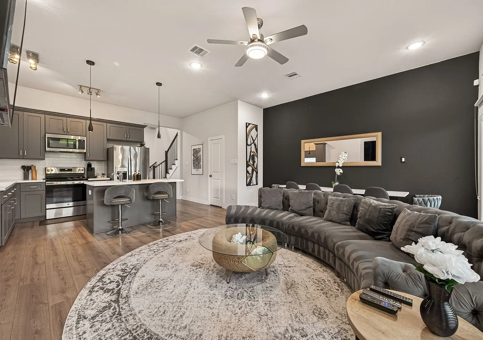 Charming 3BR Duplex in Houston — Photo 1