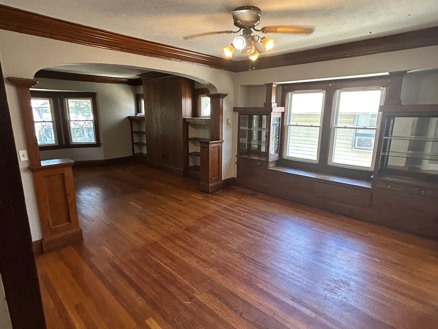 3 bed, 1100 sqft, $1,200 — Photo 3