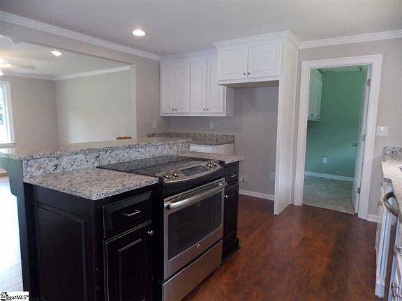 3rd image of 106 Richmond Dr