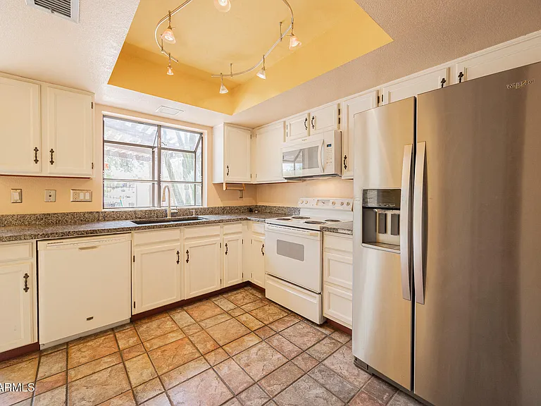 1650 N Ventura Ln — Photo 12