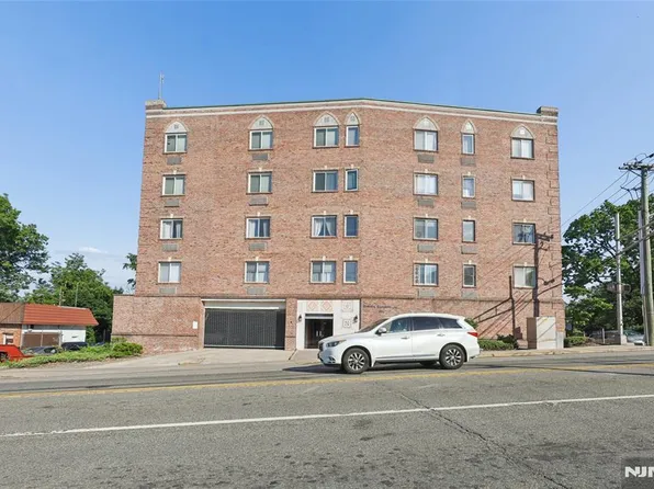 399 11th St APT 403, Palisades Park, NJ 07650