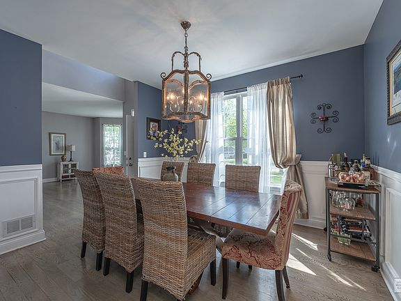 3rd image of 25234 Pastoral Dr