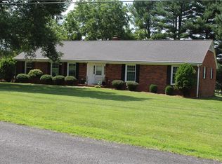 1050 Foxfire Rd, Kernersville, NC 27284