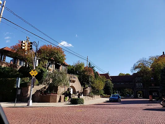 Rented by NY Metro Realty Group | media 32