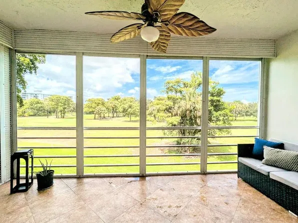 575 Oaks Lane #310, Pompano Beach, FL 33069