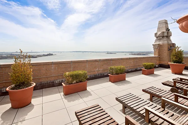 Rented by The Moinian Group | media 27