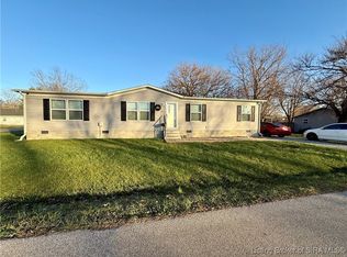 891 N 1st St, Austin, IN