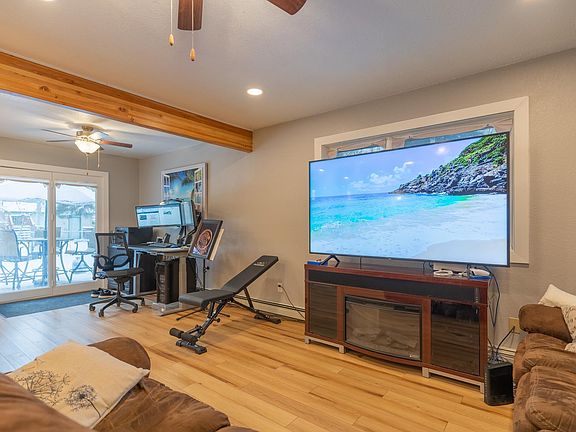 5th image of 455 Carlton Dr