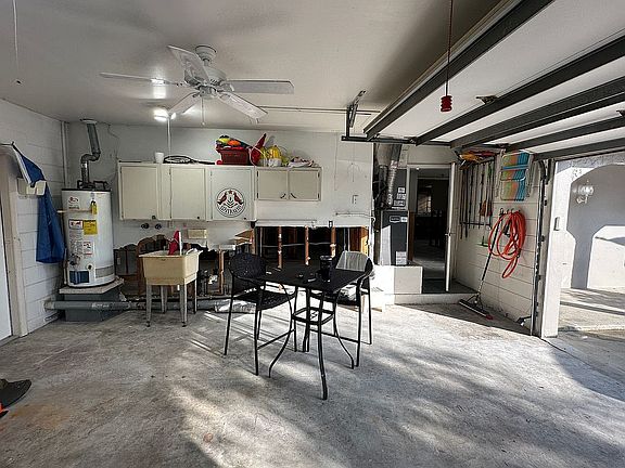 2nd image of 5619 Venetian Blvd NE