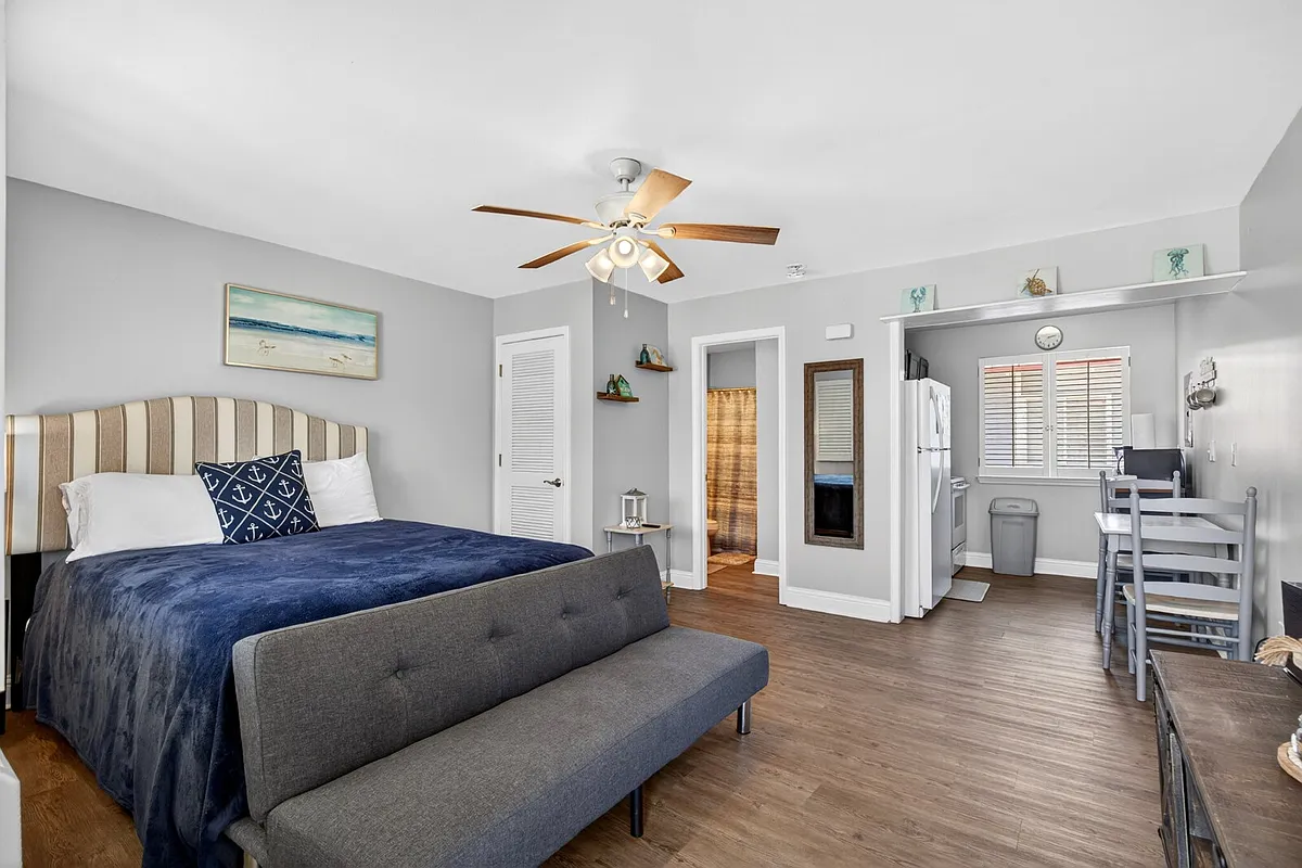 Building Photo - 1664 Beach Blvd #35