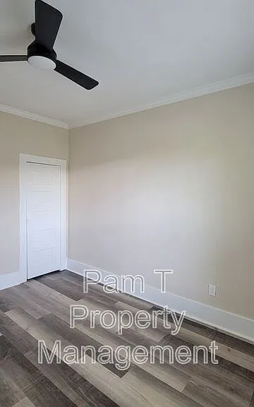 16 Helmken St — Photo 21