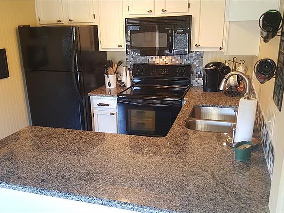 4th image of 11525 N Meridian Ave APT 207