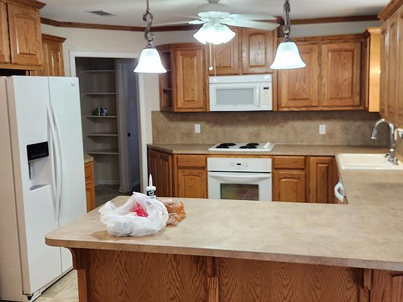 3rd image of 503 N Avenue U