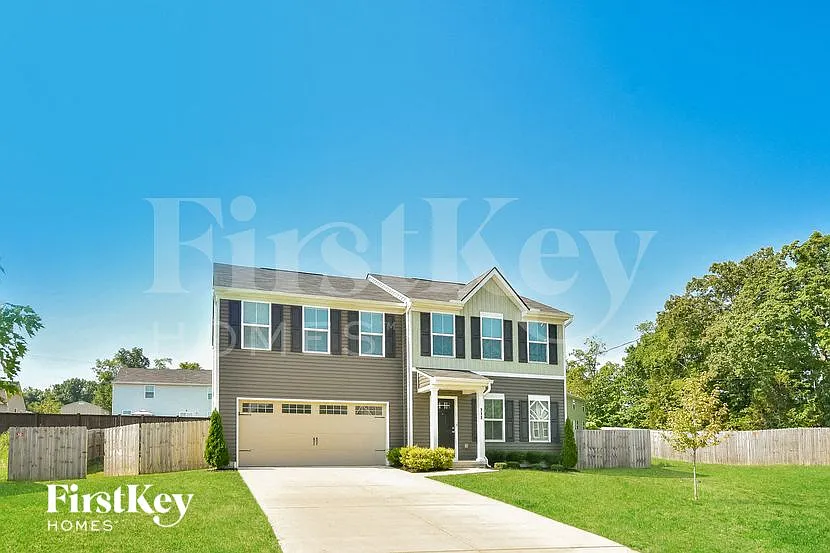 5 bed, 2.5 bath, 1920 sqft, $2,290 — Photo 2