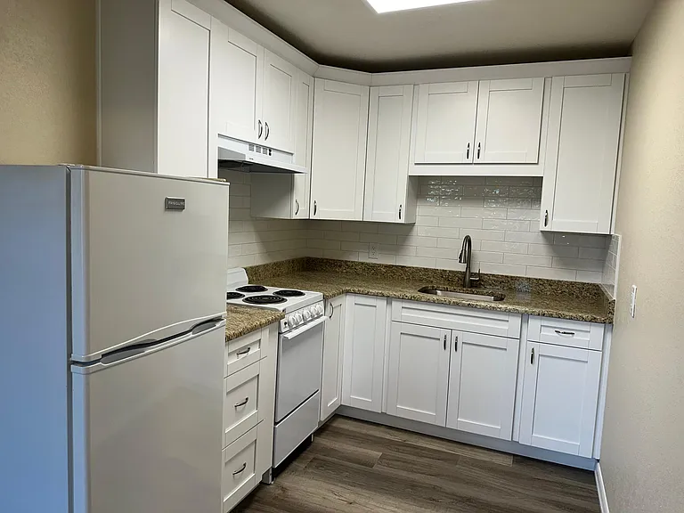 1 Manor Ct #B — Photo 11