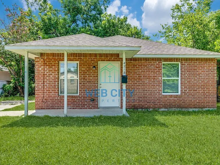 4218 Carpenter Ave — Photo 1