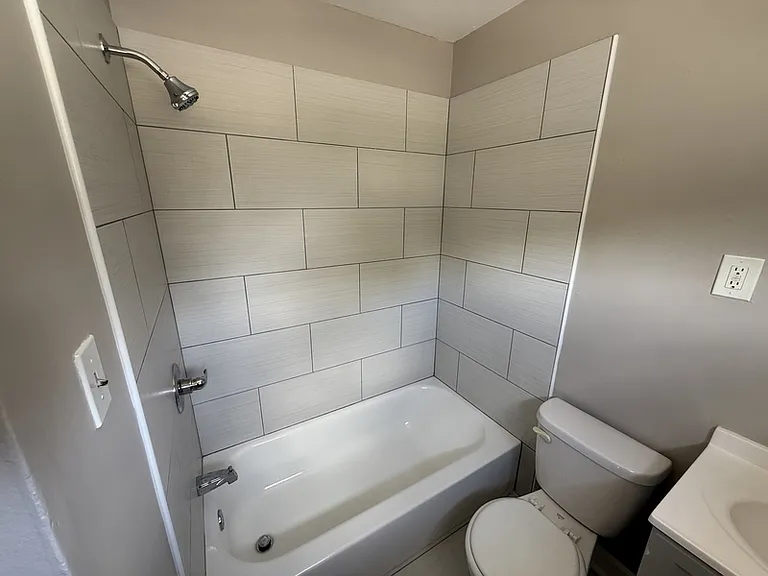 2086 Hubert Ave #5 — Photo 12