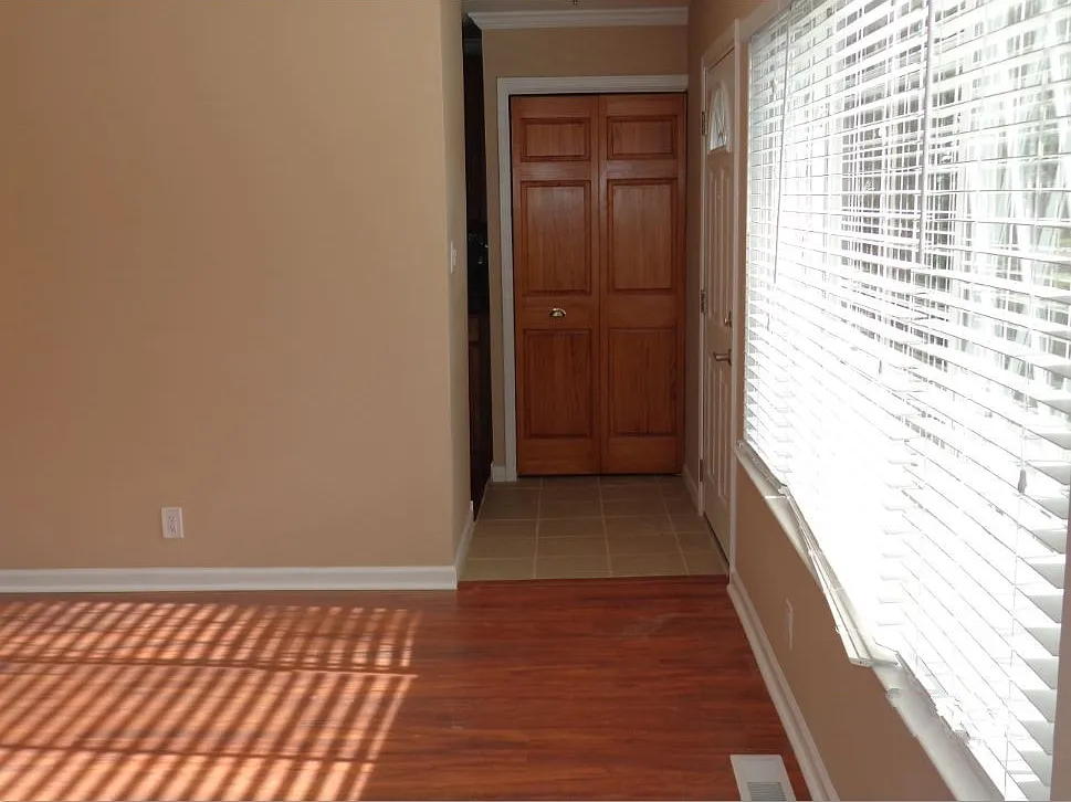 4 bed, 1.5 bath, 1378 sqft, $1,850 — Photo 4