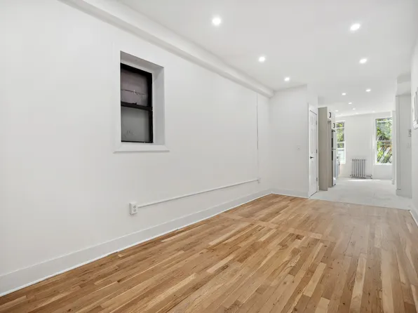 874 Bergen Street image 4 of 7