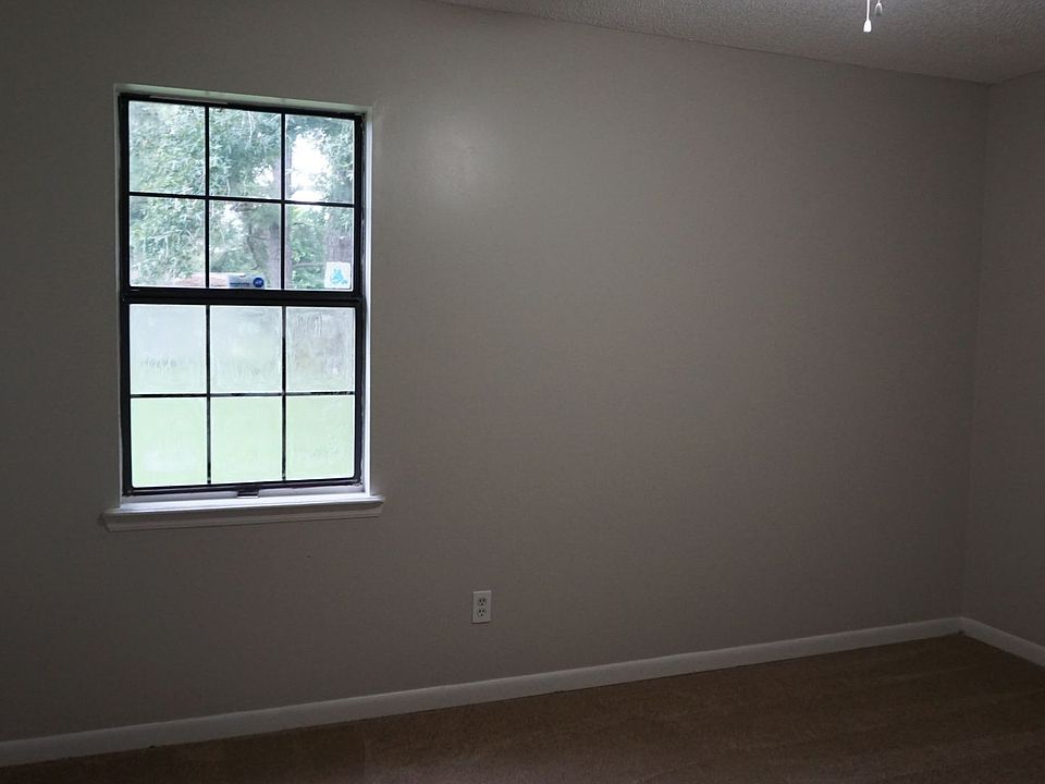 1st image of 4016 Sandy Run Dr