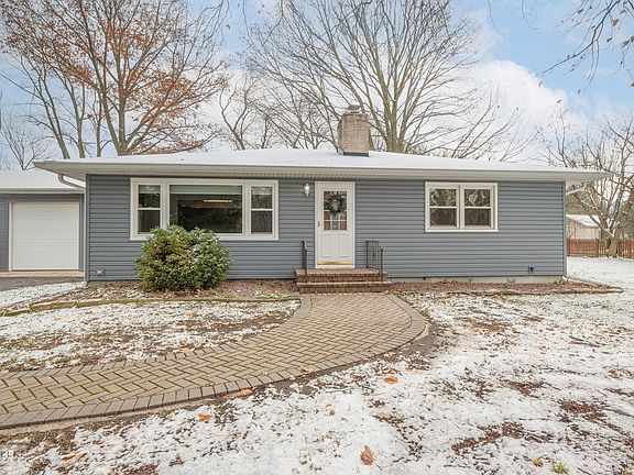 Architectural shingle roof (w/tear-off) 2017 & new siding 2018