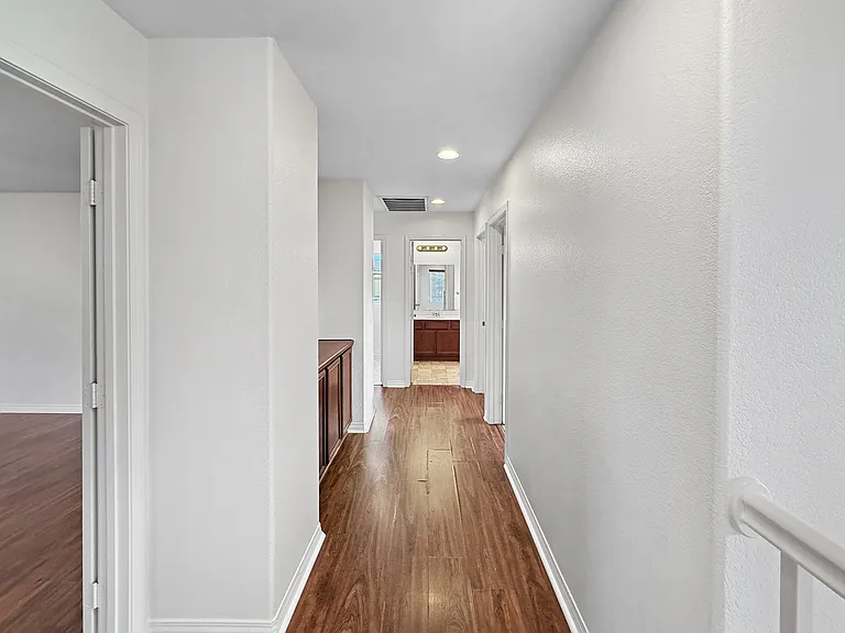 748 Kirkwall Dr — Photo 12