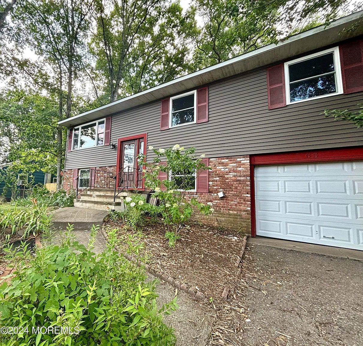 65 Raymond Avenue photo 1