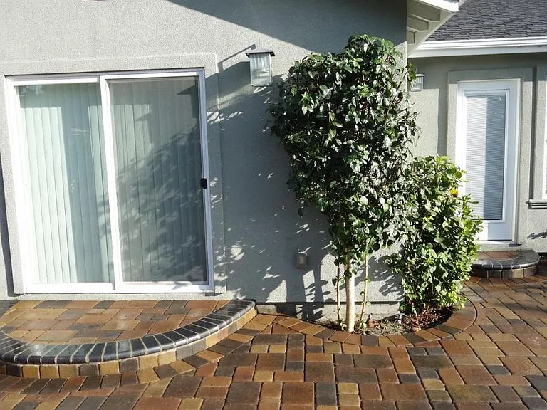 585 Morse Ave — Photo 11