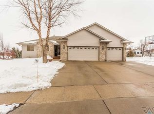 701 W Ashcroft St, Sioux Falls, SD 57108