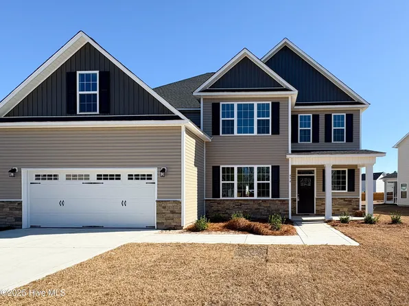 494 Pebble Shore Drive, Sneads Ferry, NC 28460