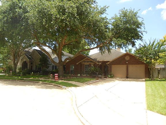 3rd image of 3407 Carriage House Dr