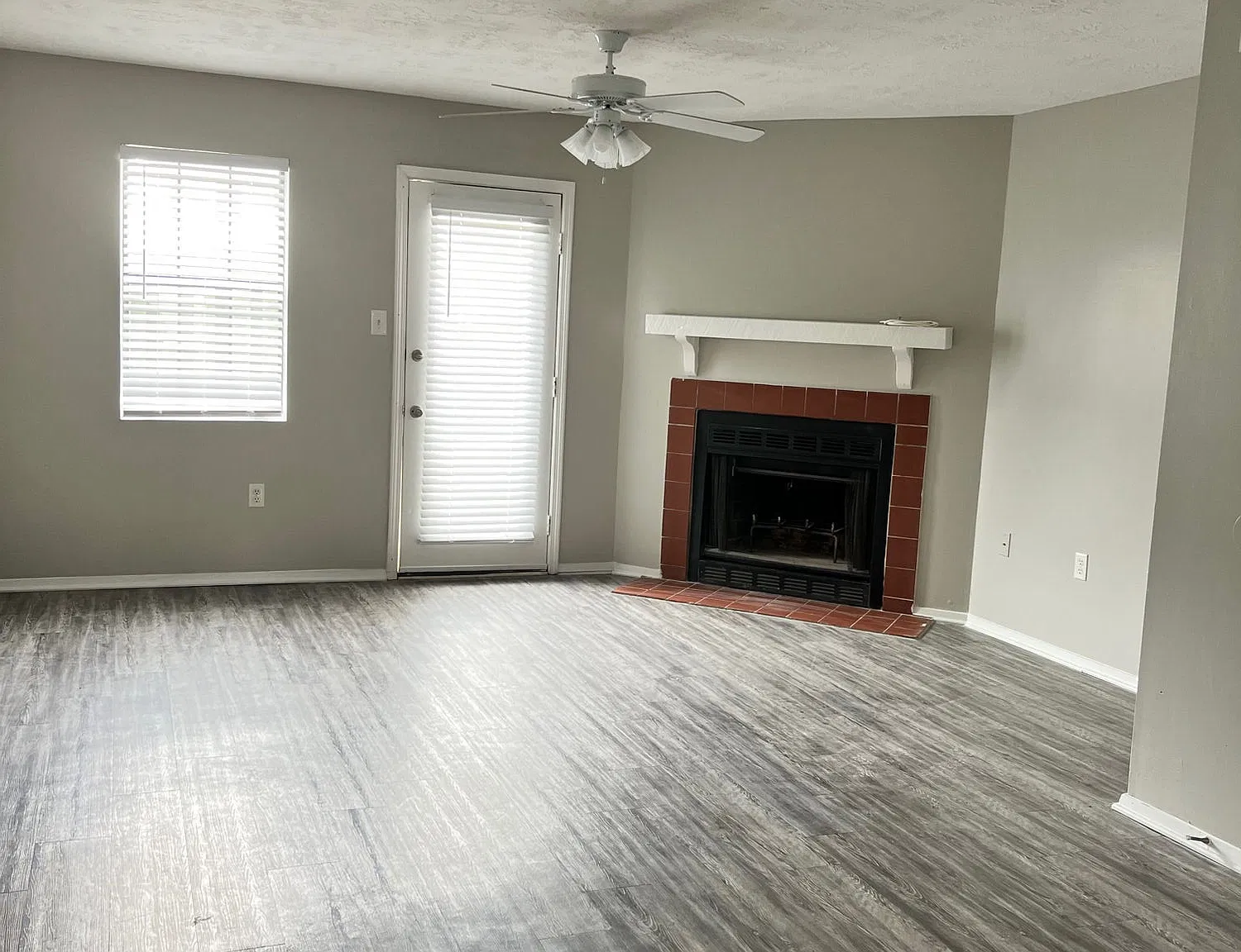 Petersburg Place Apartments — Photo 1