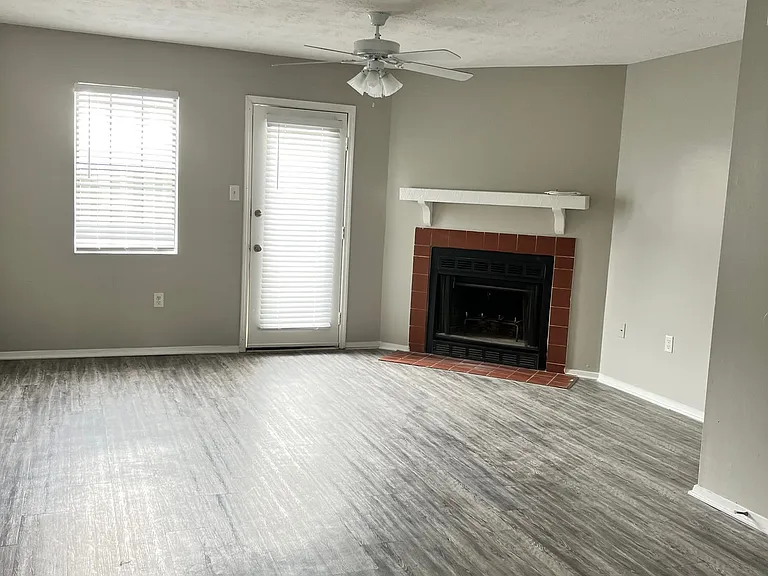 Petersburg Place Apartments — Photo 6