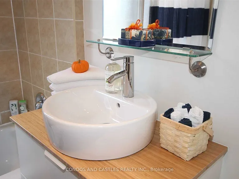 467 Richmond St E #2 — Photo 5