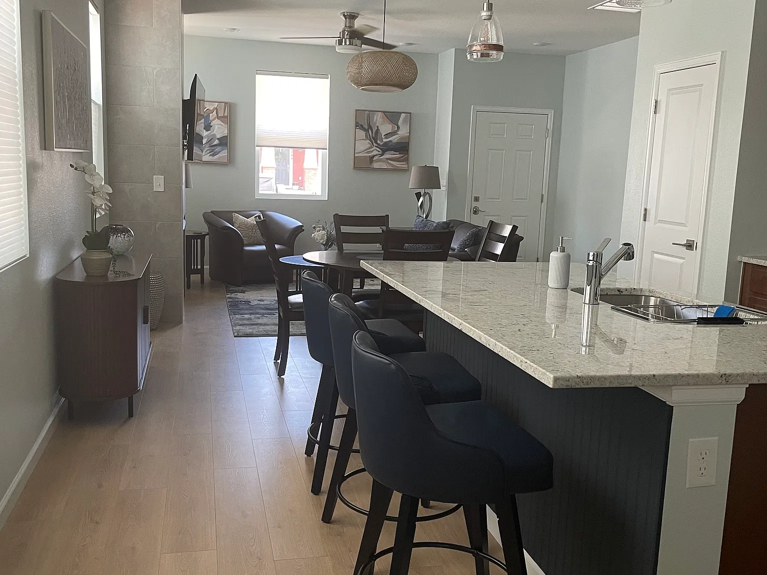 2 bed, 1264 sqft, $3,200 — Photo 3