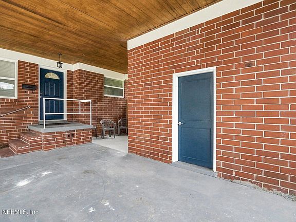3rd image of 2411 PROVOST Road E