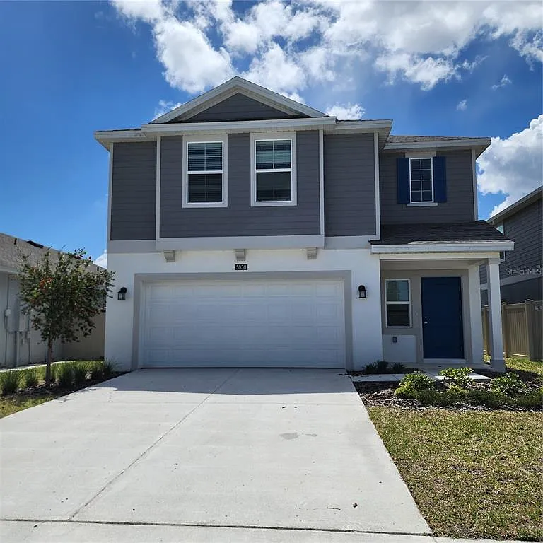4 bed, 2.5 bath, 2370 sqft, $2,300 — Photo 2