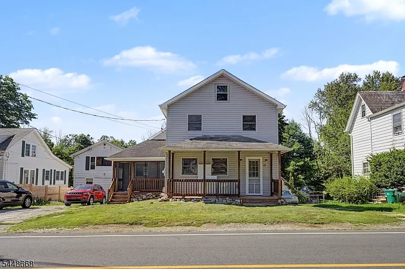 3 bed, 1.5 bath, $3,000 — Photo 2