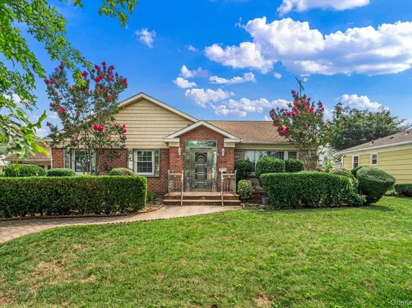 8315 264th Street, Glen Oaks, NY 11004
