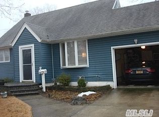 52 31st St, Copiague, NY 11726
