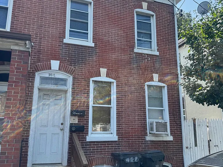 922 Maryland Ave — Photo 1