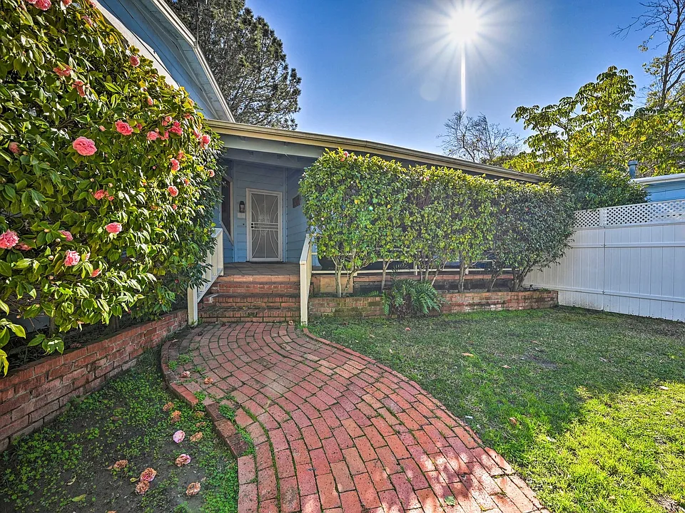 2139 Torrey Pines Rd
