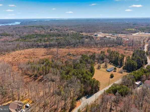 402 Oak Grove Dr, Mineral, VA 23117