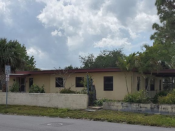 2nd image of 605 Oleander Dr