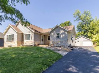 1230 Belmont Pkwy NW, Cedar Rapids, IA 52405