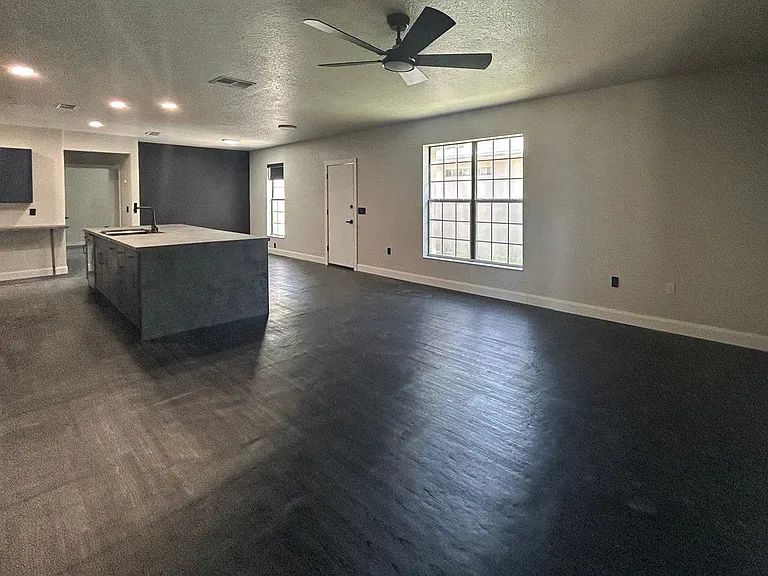 3620 NE 20th Pl — Photo 8