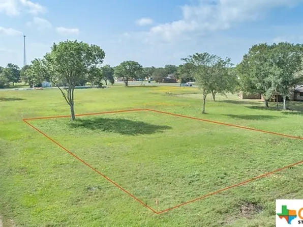2 E Simons St, Edna, TX 77957