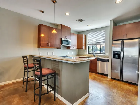 310 S Jensen Dr APT 2, Houston, TX 77003