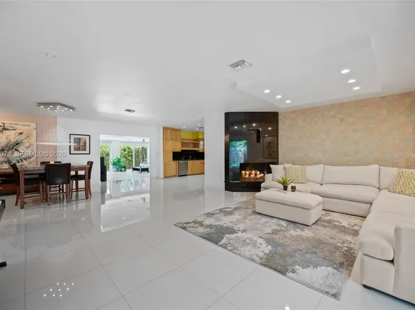 11530 NE 22nd Dr, North Miami, FL 33181