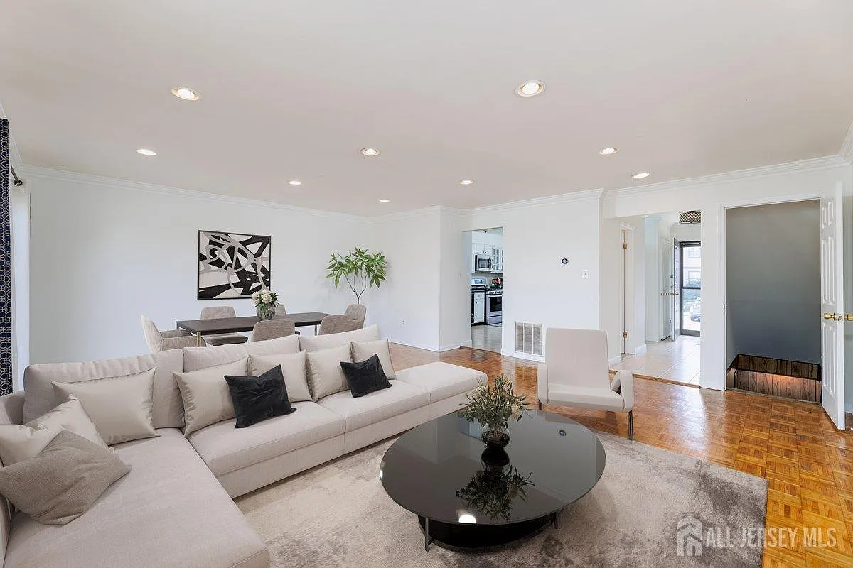 2 bed, 2.5 bath, $2,900 — Photo 2